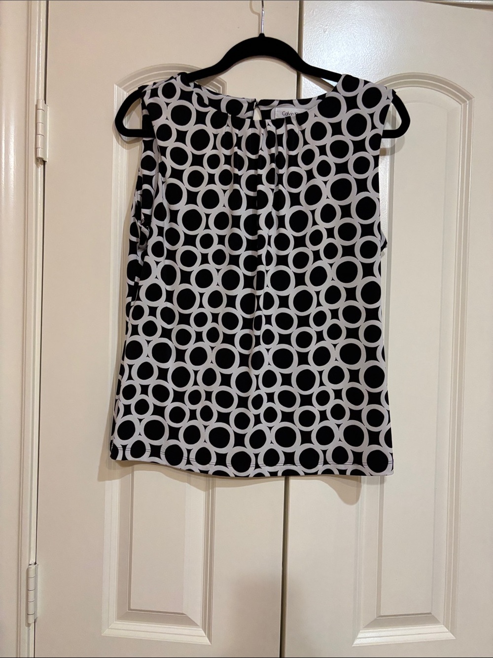 Calvin Klein Black and White Circle Pattern Sleeveless Blouse
